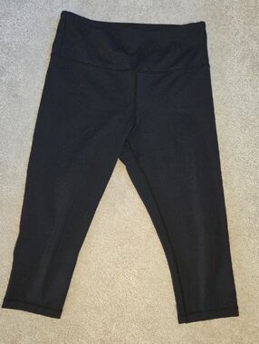 ZYIA Black Womans Capri Leggings